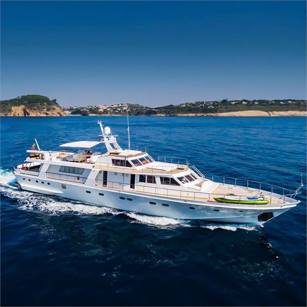 YACHT CHARTER