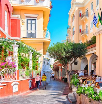 YACHT CHARTER IN ITALY